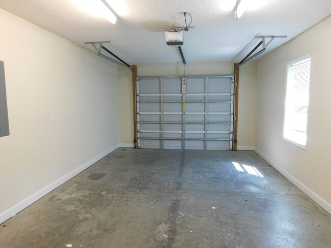 Building Photo - 113 Fairmount Way
