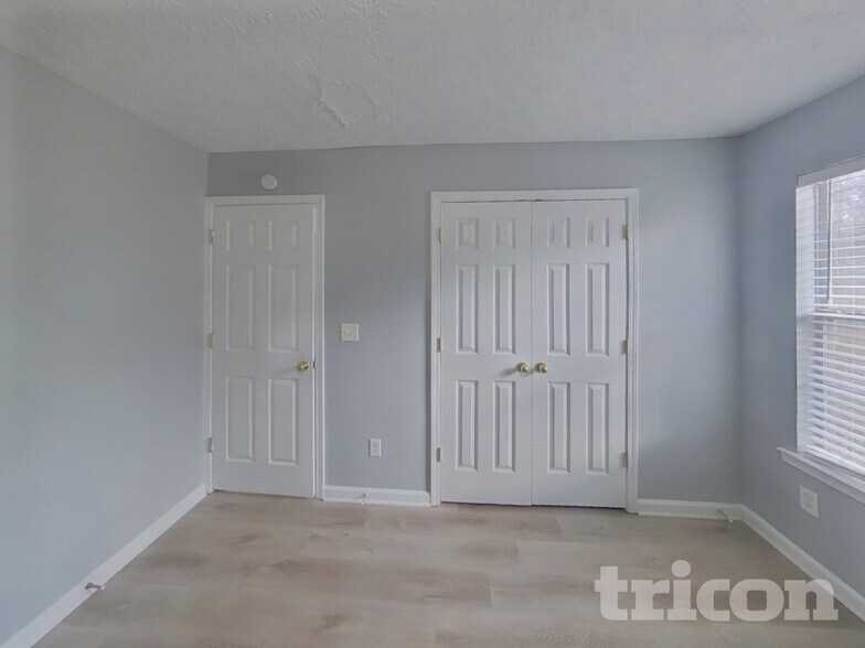 Building Photo - 210 Pebble Creek Dr