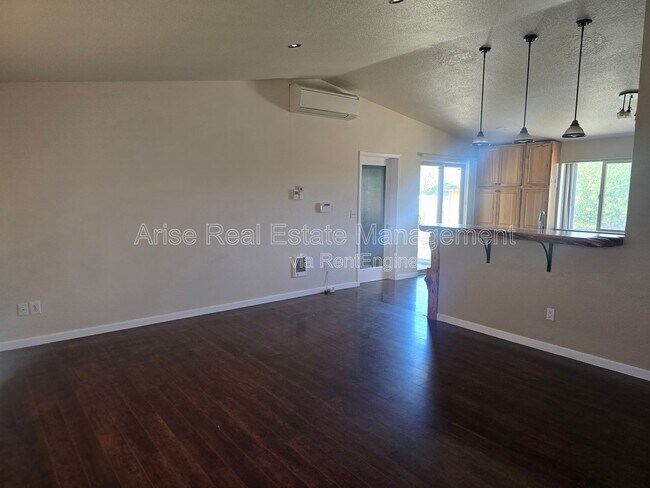 Building Photo - 803 Scenic Loop