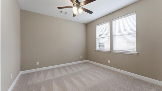 Building Photo - 922 W 20th St