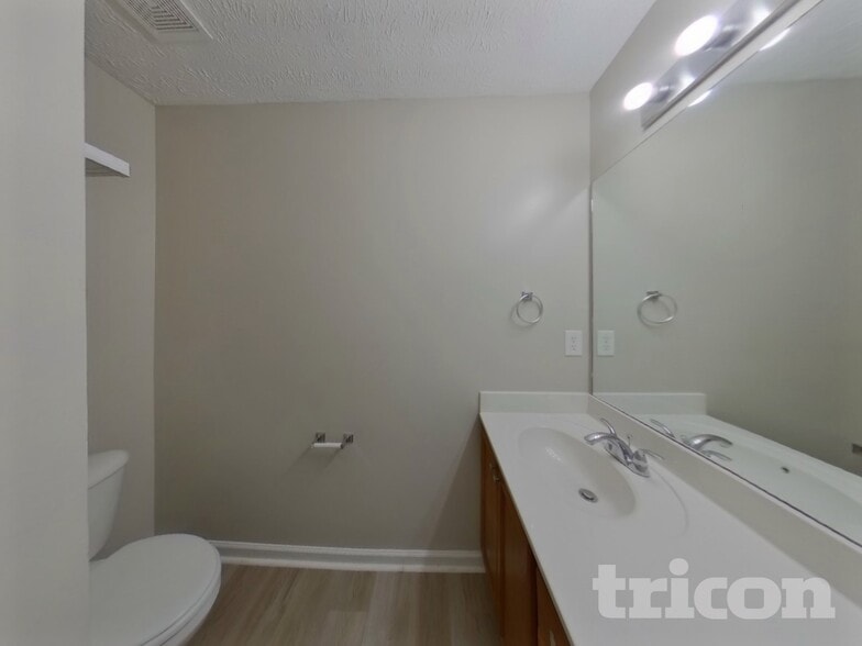 Building Photo - 4028 Deer Run Trce