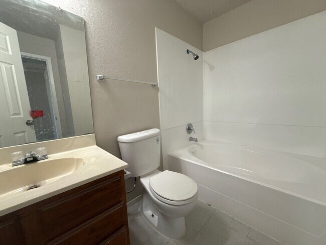 Building Photo - 8437 Forest Ridge Dr