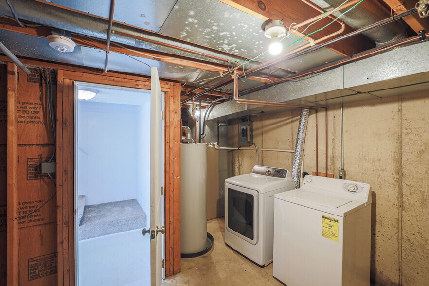 Building Photo - 156 Sluyter St SE