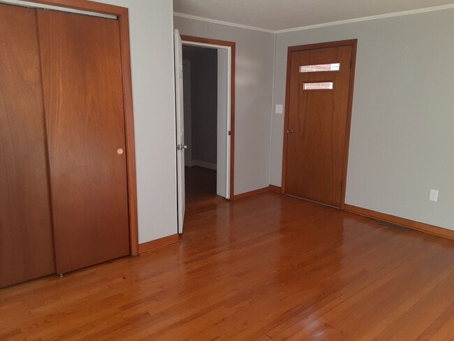 Building Photo - Charming 3 Bed, 1 Bath Brick Home – $1550/...