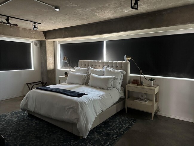 Building Photo - 1999 McKinney Ave