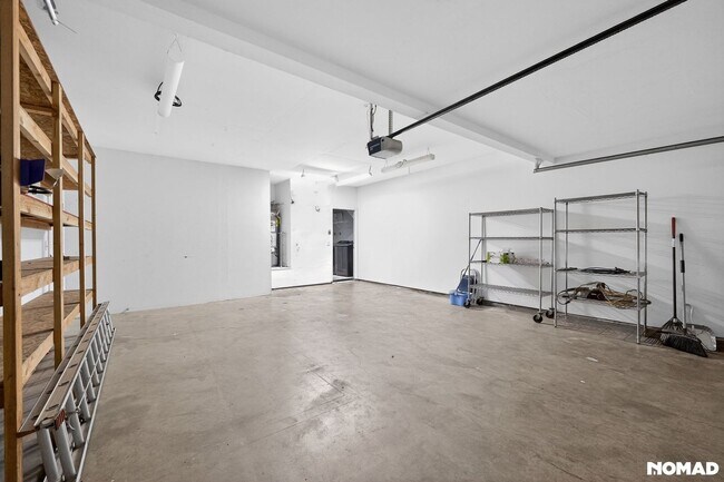 Building Photo - Spacious 5-Bedroom Home on Cul-de-Sac | Pets OK | Pool & Clubhouse | Long-Term Lease Preferred