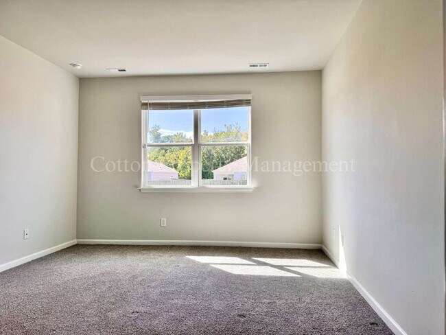 Building Photo - 816 Delta Ct