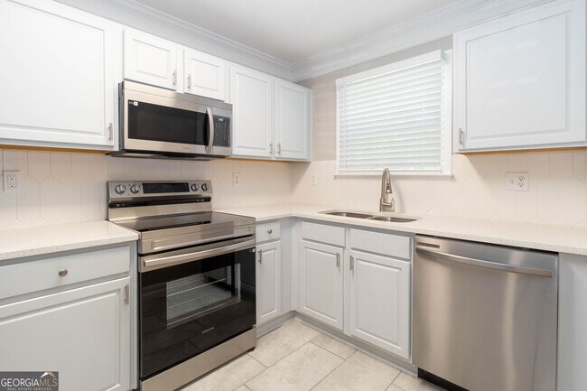 Building Photo - 745 Crestwell Cir