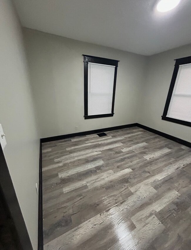 Building Photo - Gorgeous Updated 3 bedroom house!