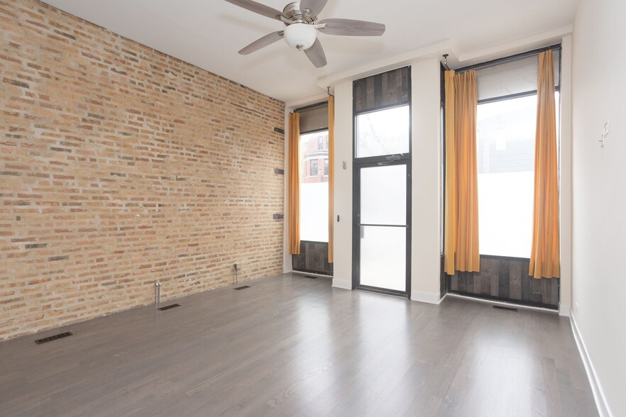 Primary Photo - 2047 N Hoyne Ave