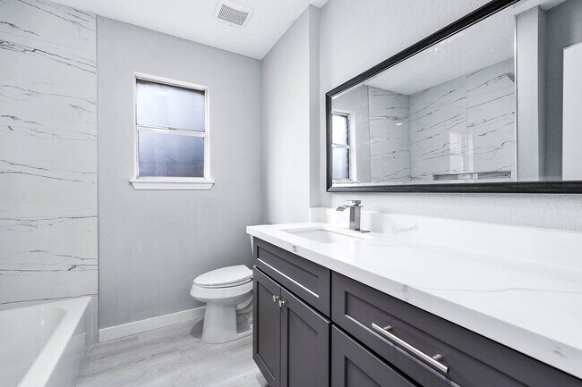 Building Photo - 3610 Brier Gardens Dr