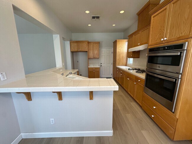 Building Photo - 5592 Plumbridge Way