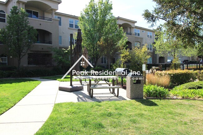 Building Photo - Wonderful 2bd/2ba Folsom Condo with 1 Car Garage!