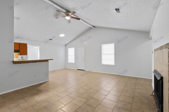 Building Photo - Cute 2/2 Duplex in Fort Worth!