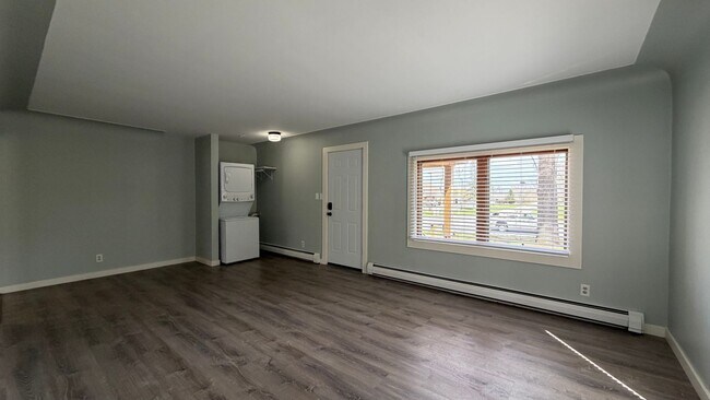 Building Photo - Newly Renovated 1BR | All Utilities Included | Prime Location