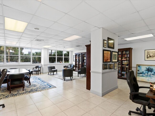 Building Photo - 336 N Birch Rd