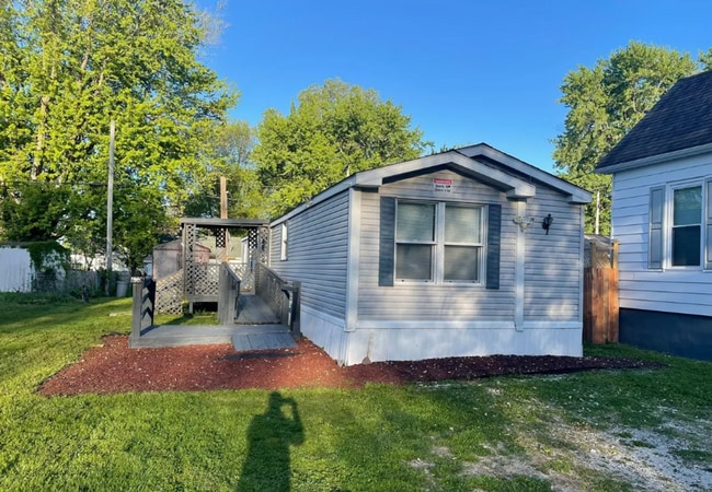 Building Photo - Modern 2 Bed 2 Bath Move-In Ready