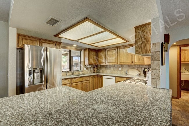 Building Photo - FURNISHED AVAILABLE LONG TERM