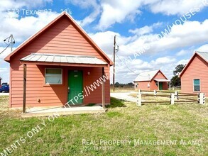 Building Photo - AVAILABLE NOW! 1 Bedroom / 1 Bath Lodge w/...