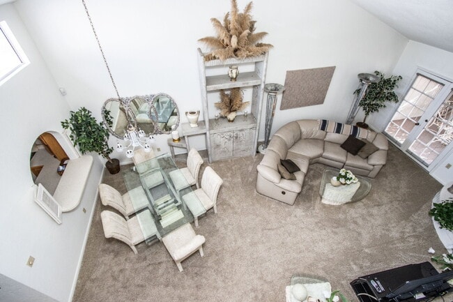 Building Photo - Available! Beautiful fully furnished/equipped 3BR patio home.