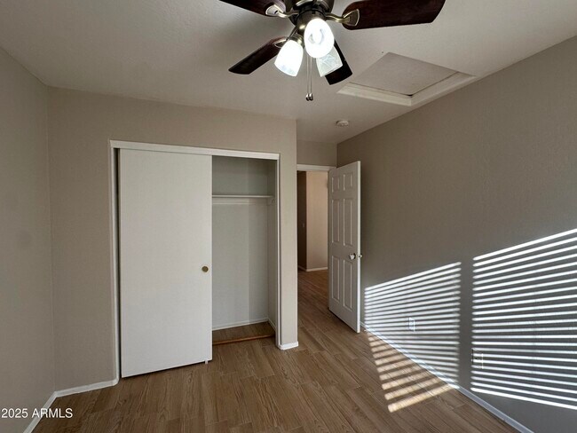 Building Photo - 10971 W Rio Vista Ln