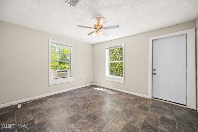 Building Photo - 2404 Orange St