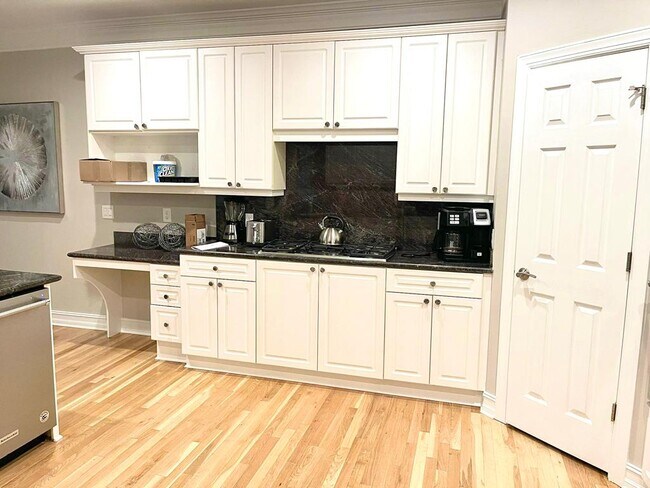 Building Photo - 3362 Mathieson Dr NE
