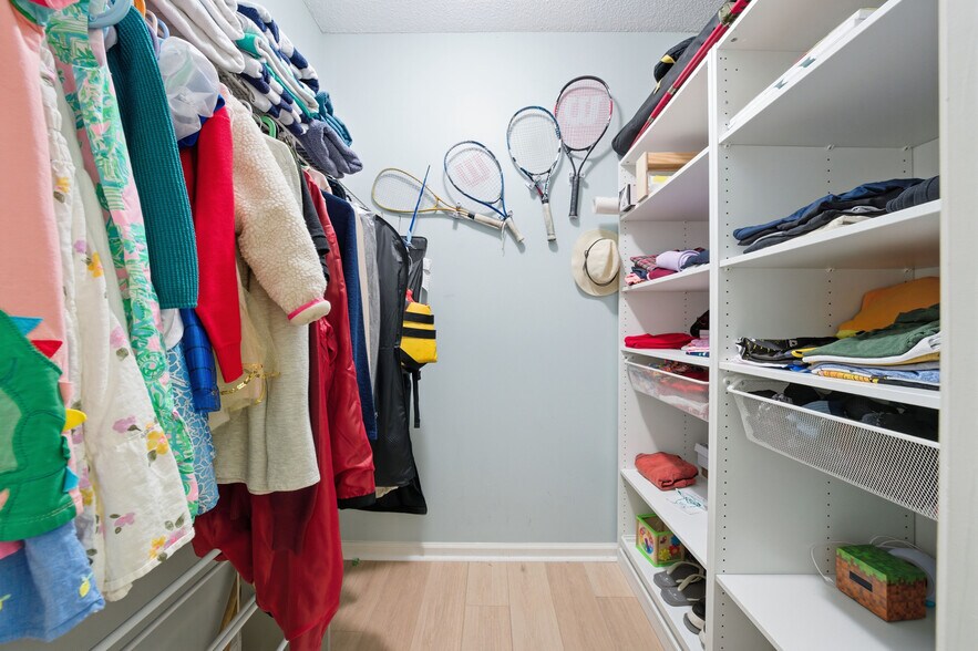 Building Photo - 955 Juniper St NE