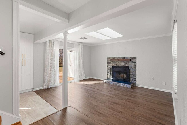 Building Photo - Beautiful home in Rock Creek