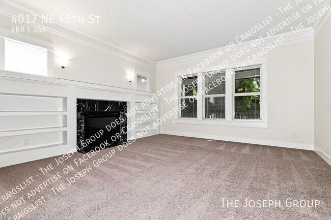 Building Photo - 4017 NE 45th St