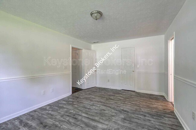 Building Photo - 9166 Tara Dr SW