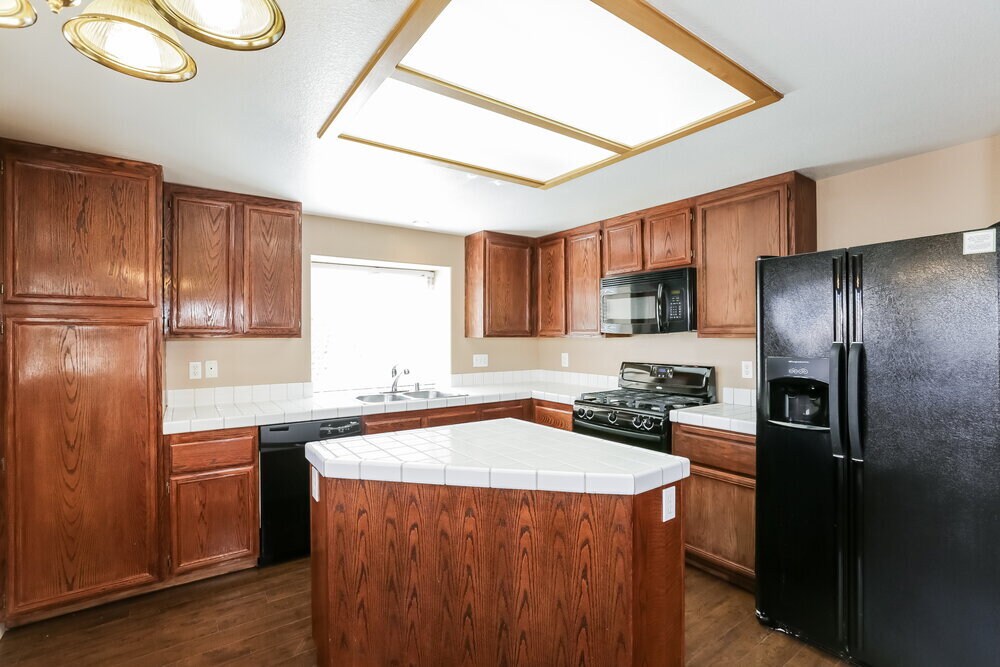 Building Photo - 4630 Spruce Oak Dr