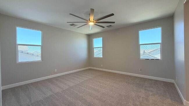 Building Photo - 612 Hazelnut Ln