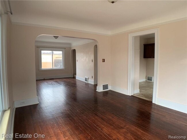 Building Photo - 3342 Buckingham Ave