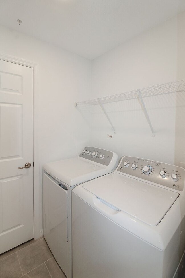 Building Photo - Sarasota National Annual Condo for Rent