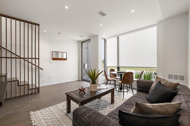 Building Photo - 3105 Brush St