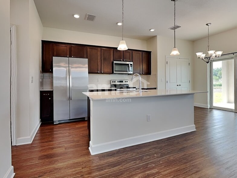 Building Photo - 1045 Island Pond Dr