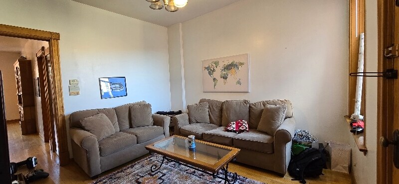 Building Photo - 2342 W Walton St