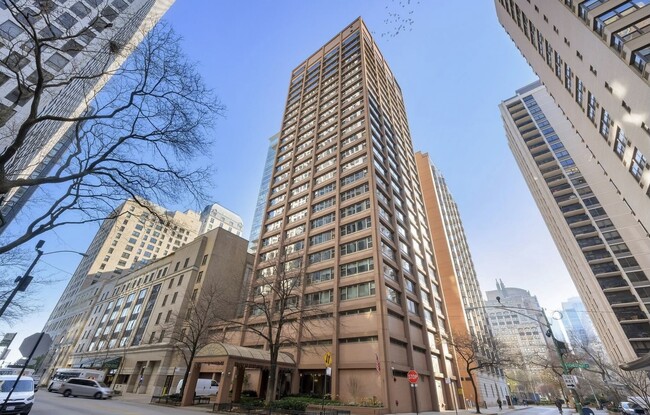Building Photo - 247 E Chestnut St