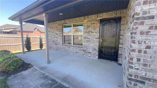 Building Photo - 3026 Summer View Ave