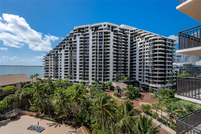 Building Photo - 540 Brickell Key Dr