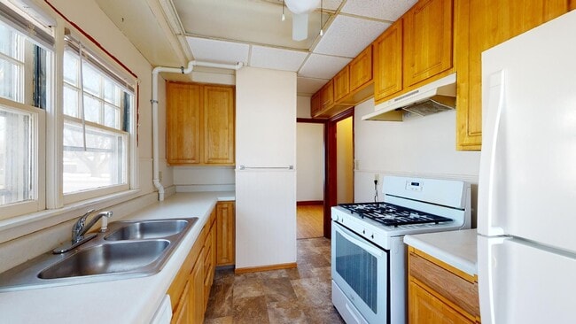 Building Photo - Private Yard