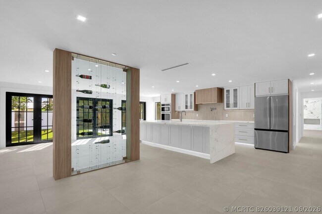 Building Photo - 391 W Riverside Dr