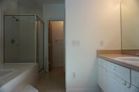 Building Photo - TownHome in Island Club West