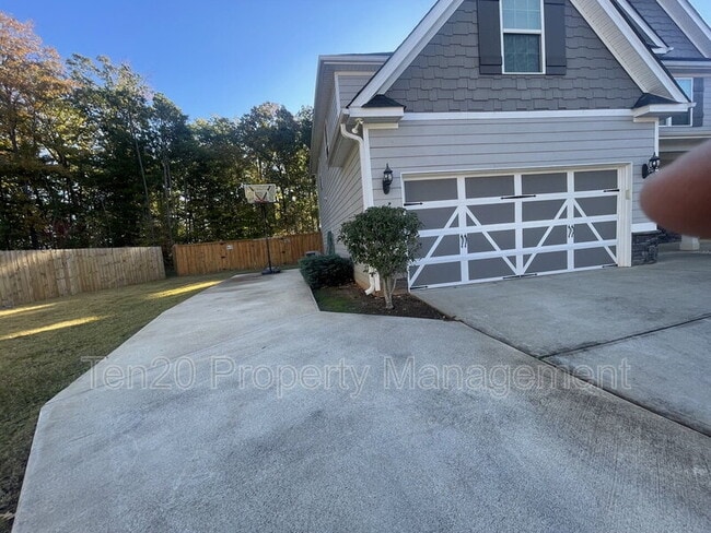 Building Photo - 236 Cedar Wy