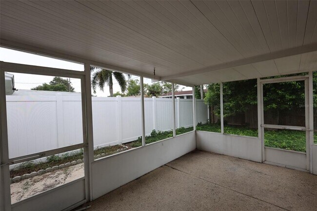 Building Photo - 3349 Silver Hill Dr