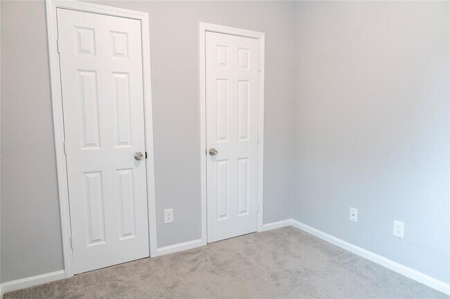 Building Photo - 3915 Brookmeade Dr