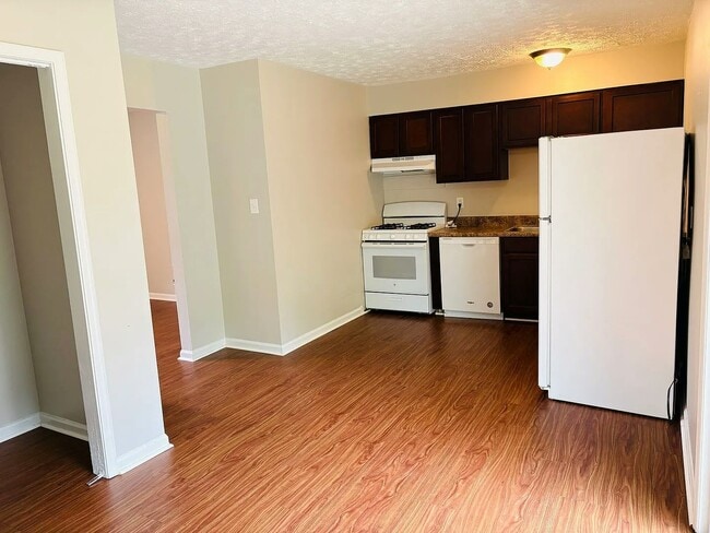 Building Photo - 42 Westgate Park Ln