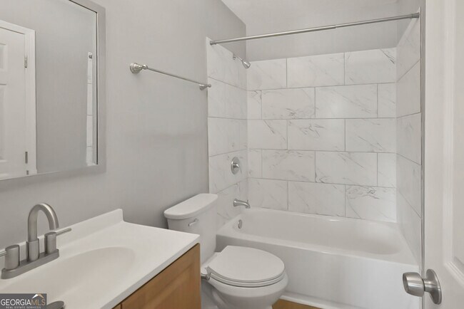 Building Photo - 5883 Brookside Dr SE