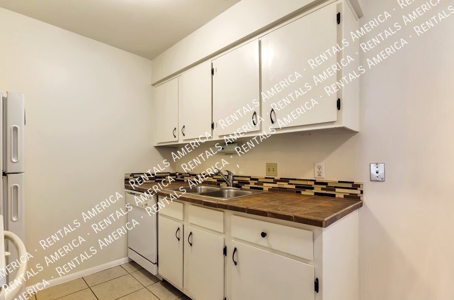 Building Photo - 6311 N Barcelona Ct